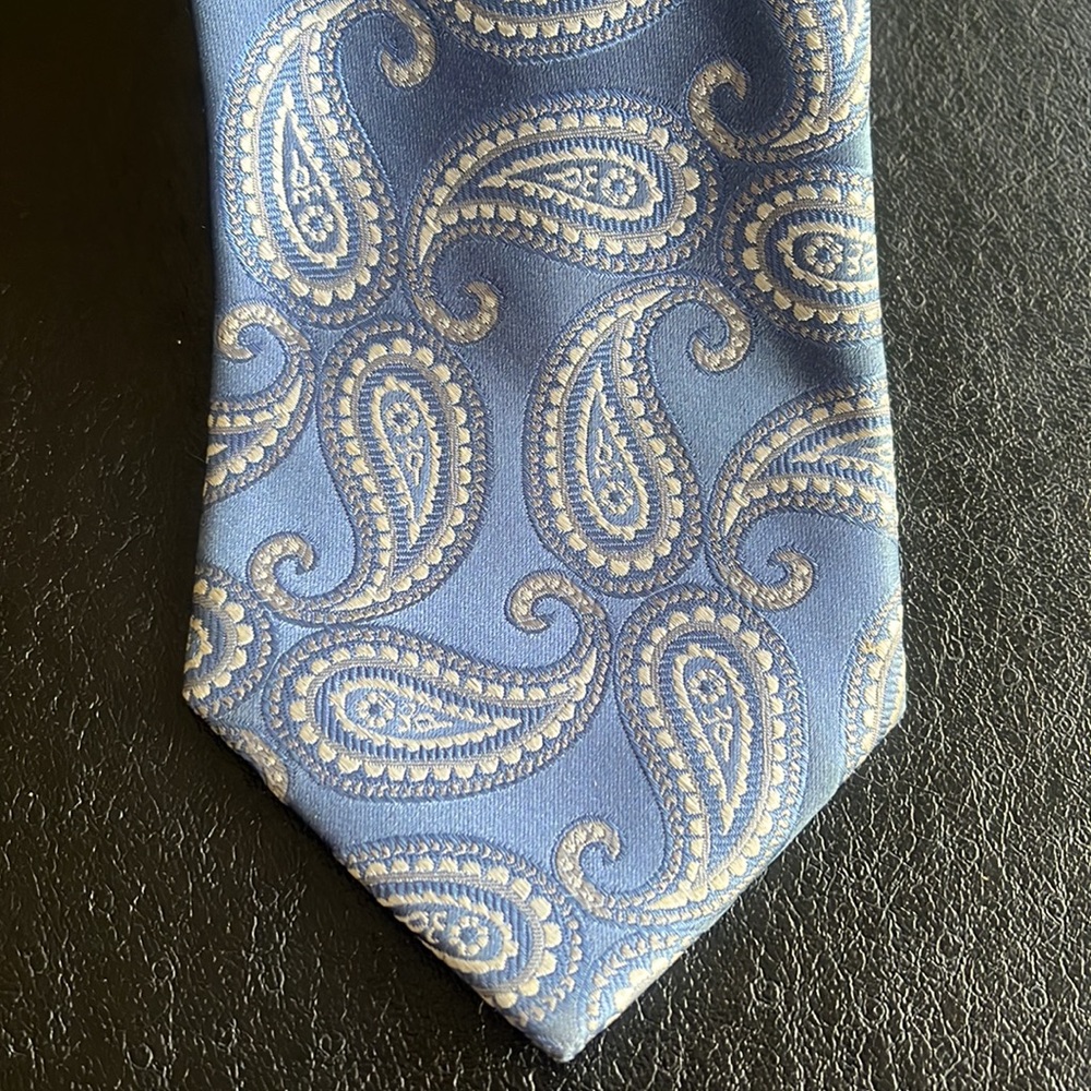 MICHAEL Michael Kors Blue, White & Cream Paisley Silk Tie